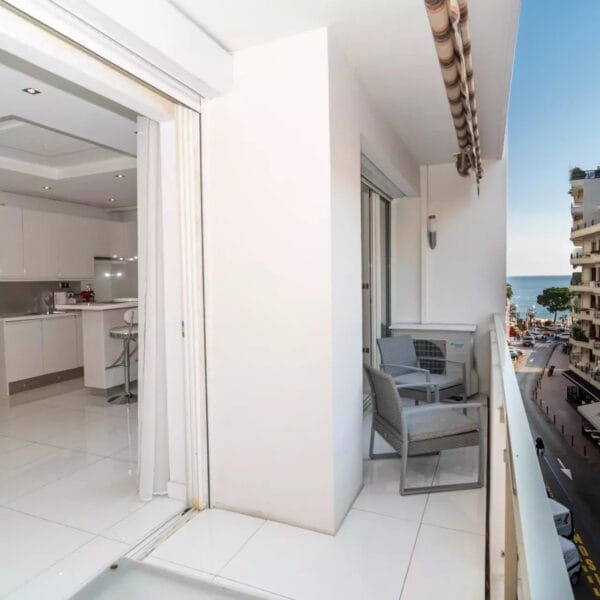 Apartment Cannes: modern, 2-bedrooms, terrace, near Croisette