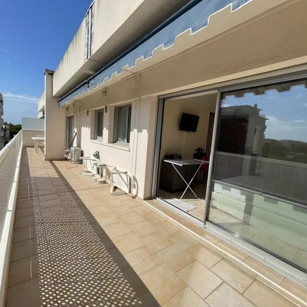Appartement Cannes Basse Californie : 2 pièces, dernier étage avec vaste terrasse