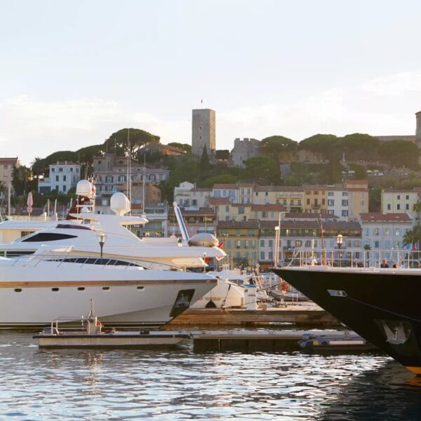 Apartment Cannes: modern, 2-bedrooms, terrace, near Croisette