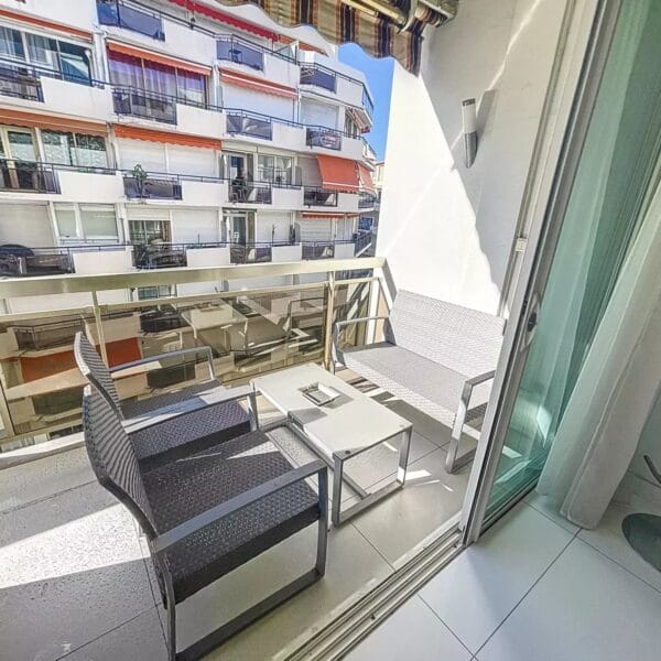 Apartment Cannes: modern, 2-bedrooms, terrace, near Croisette