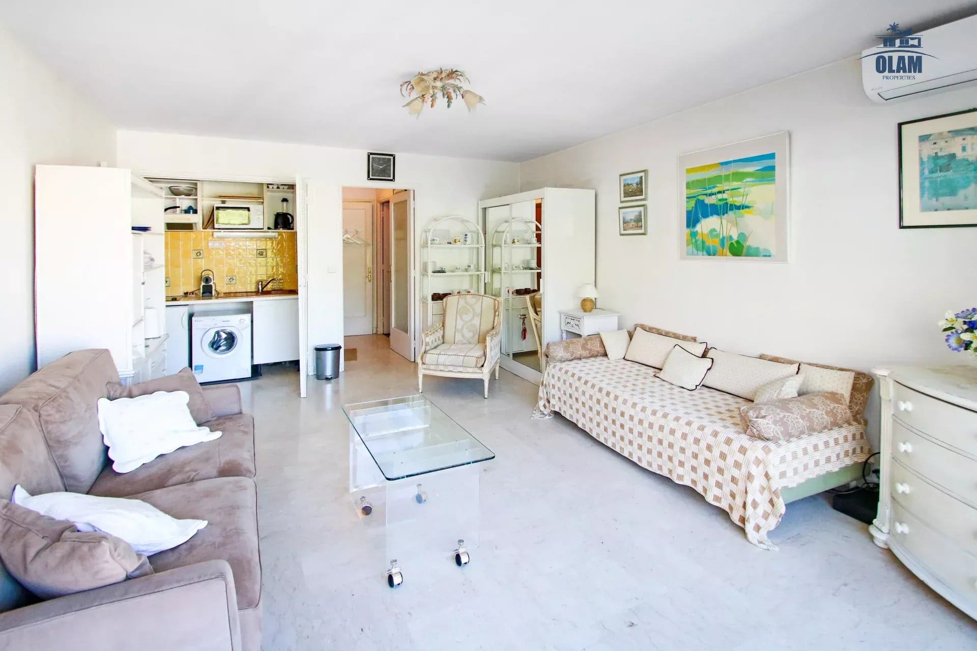 Studio Cannes Centre: balcony, view of greenery, close to shops