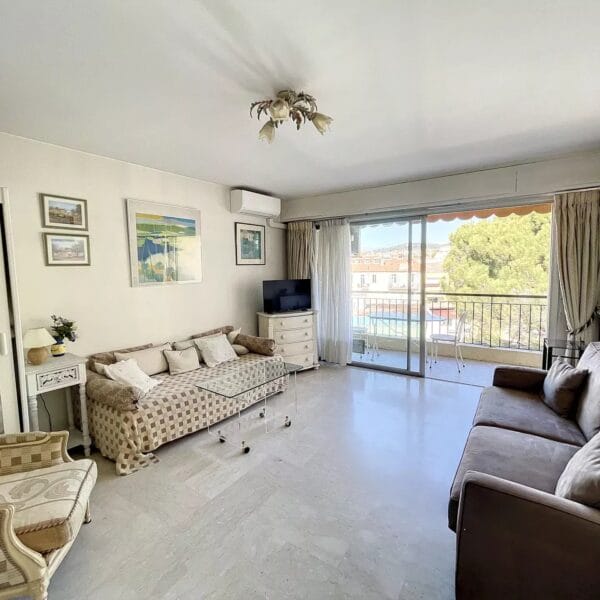 Studio Cannes Centre: balcony, view of greenery, close to shops