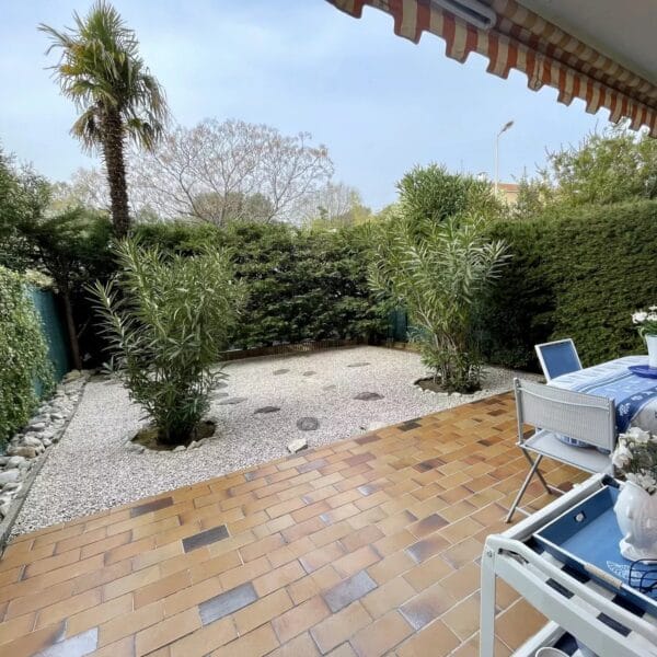 Studio Le Cannet: large and bright, 60m² garden