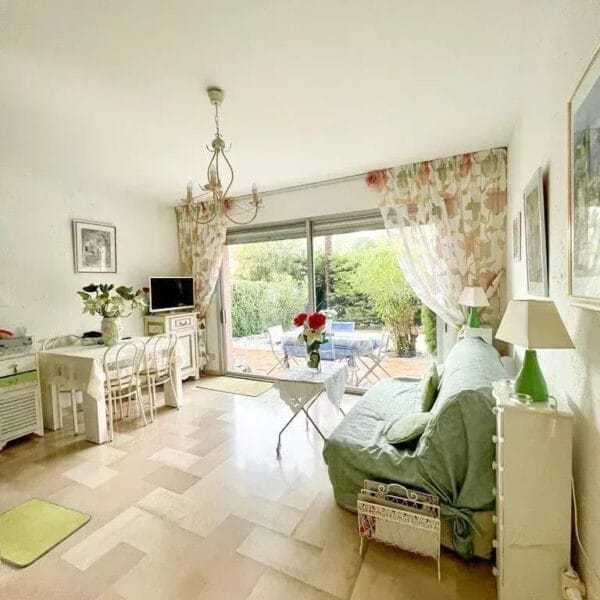 Studio Le Cannet: large and bright, 60m² garden