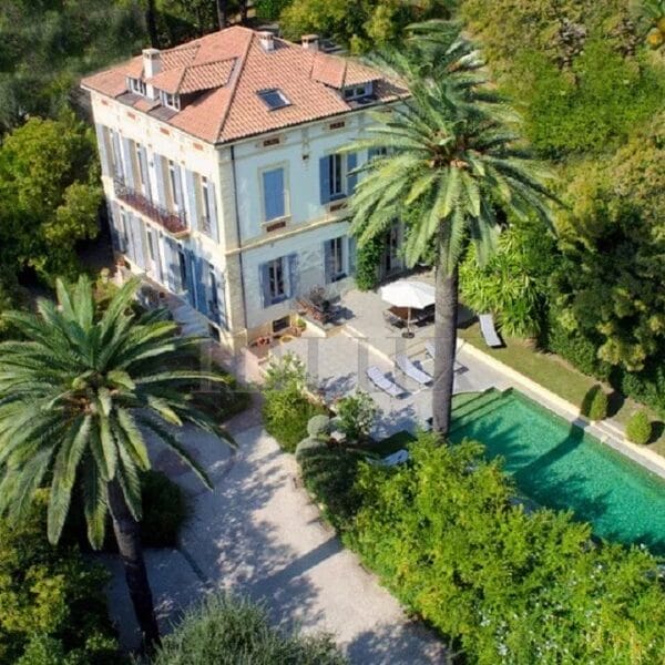 Villa Cannes Montrose : 7 chambres, piscine, ascenseur, style Belle Epoque