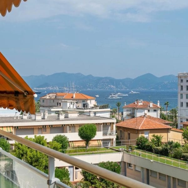 Appartement Cannes Pointe Croisette : superbe 3 pièces premium, terrasse, vue mer