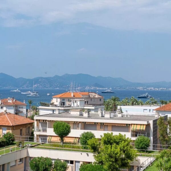 Appartement Cannes Pointe Croisette : superbe 3 pièces premium, terrasse, vue mer