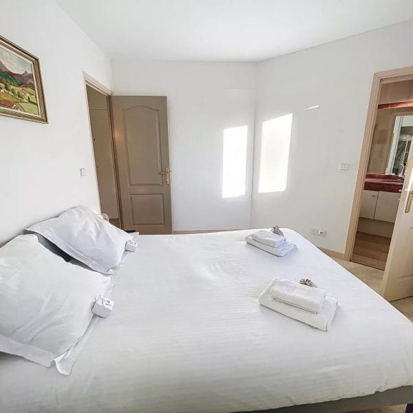 Apartment Cannes Centre : 1-bedroom, balcony, residential parking