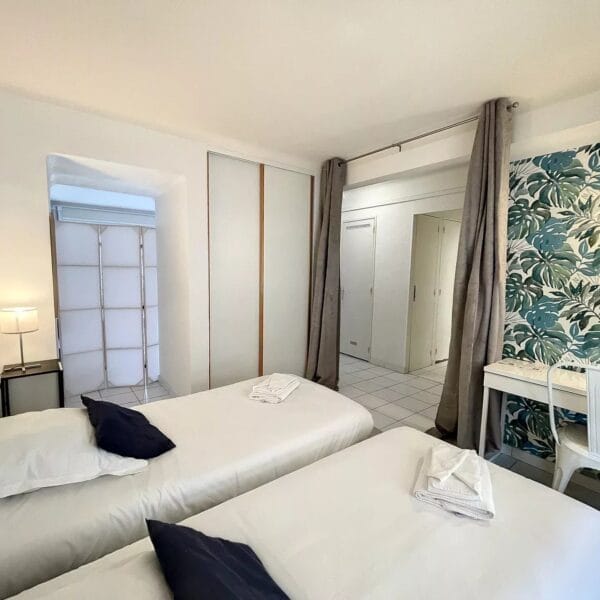 Apartment Cannes Banane : 2-bedrooms, terrace, near Croisette