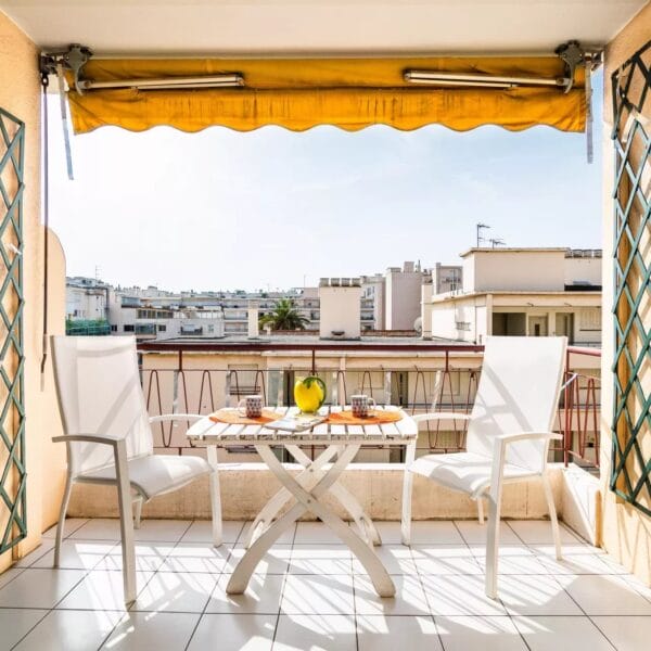 Apartment Cannes Banane : 2-bedrooms, terrace, near Croisette