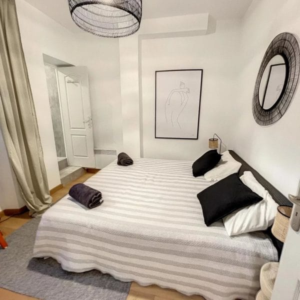 Appartement Cannes Suquet : charmant 3 pièces, centre-ville, rénové