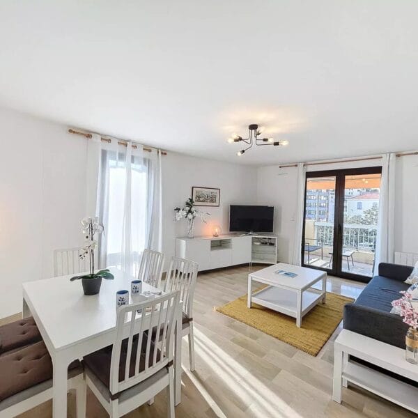 Apartment Cannes Centre : 1-bedroom, balcony, residential parking