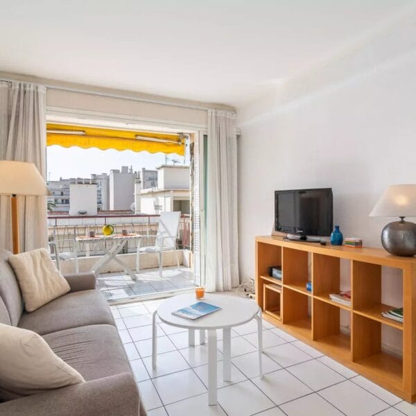 Apartment Cannes Banane : 2-bedrooms, terrace, near Croisette