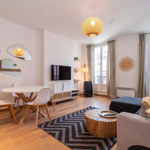 Appartement Cannes Suquet : charmant 3 pièces, centre-ville, rénové