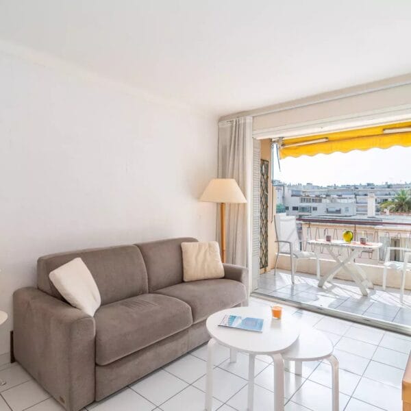 Apartment Cannes Banane : 2-bedrooms, terrace, near Croisette