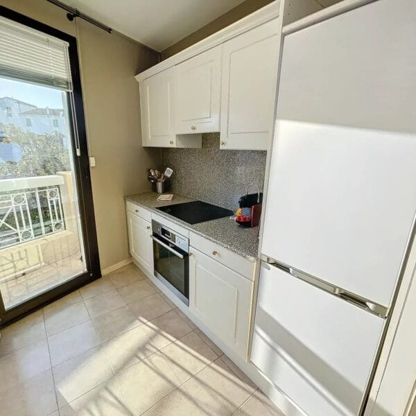 Apartment Cannes Centre : 1-bedroom, balcony, residential parking