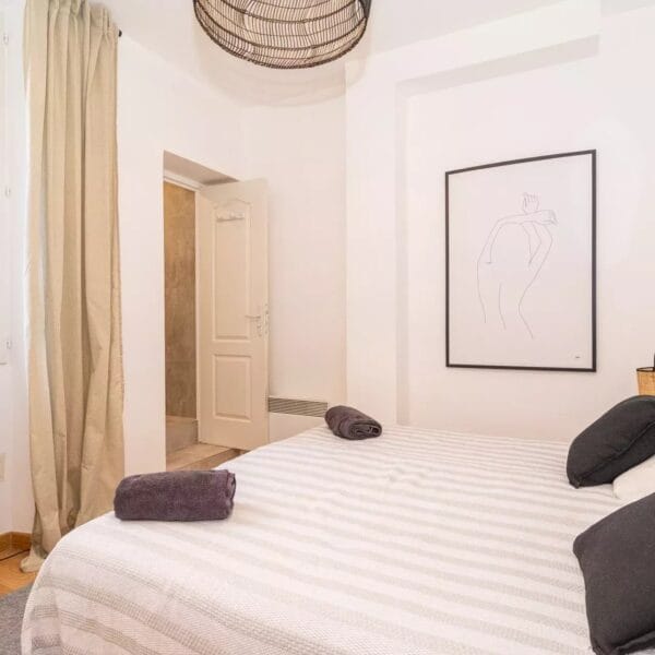 Appartement Cannes Suquet : charmant 3 pièces, centre-ville, rénové