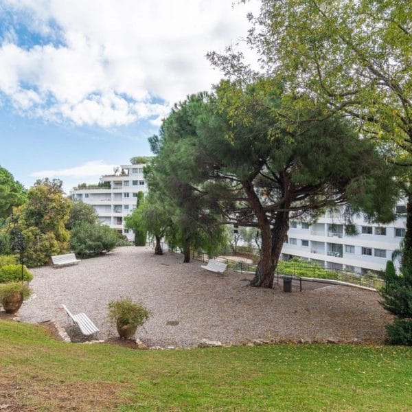 Appartement Cannes Croix des Gardes : splendide 2 pièces, résidence avec piscine, tennis, parc arboré