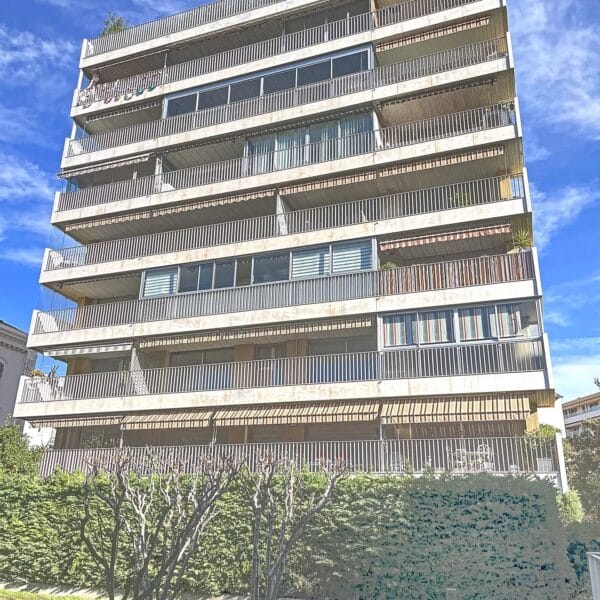 Studio Cannes Croisette: large studio with balcony, high floor