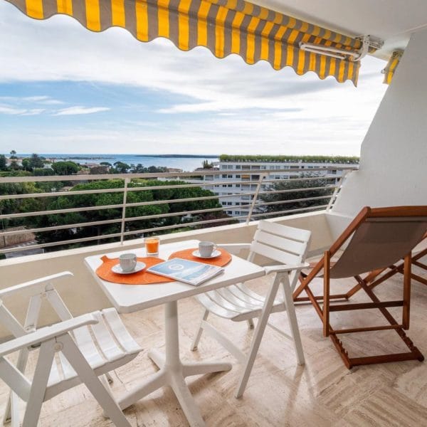 Appartement Cannes Croix des Gardes : splendide 2 pièces, résidence avec piscine, tennis, parc arboré