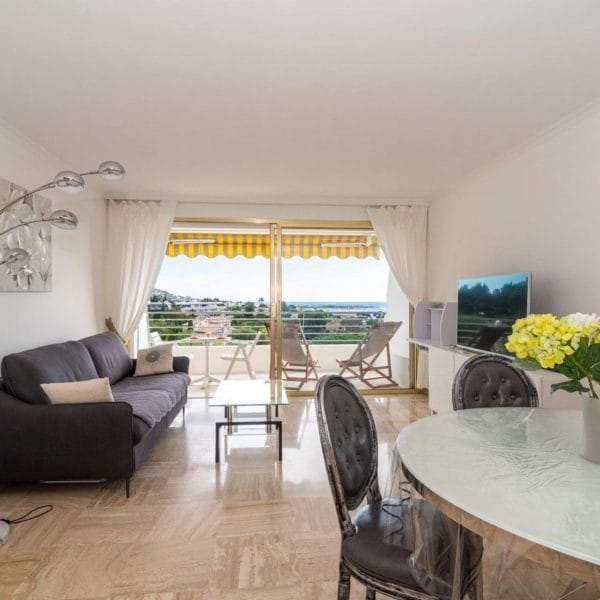 Appartement Cannes Croix des Gardes : splendide 2 pièces, résidence avec piscine, tennis, parc arboré