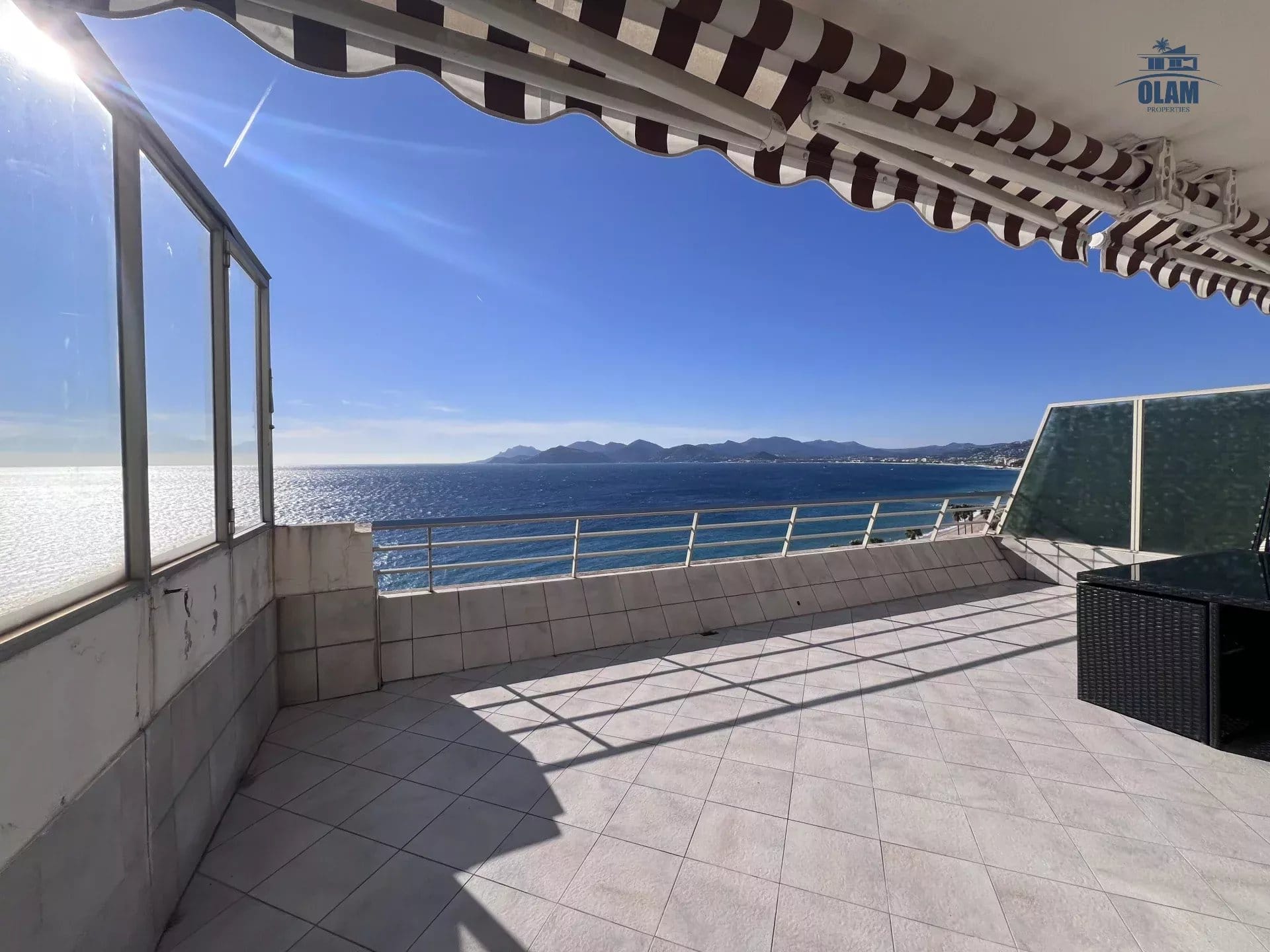 Cannes : Rooftop appartement 2 pièces avec vue sur mer