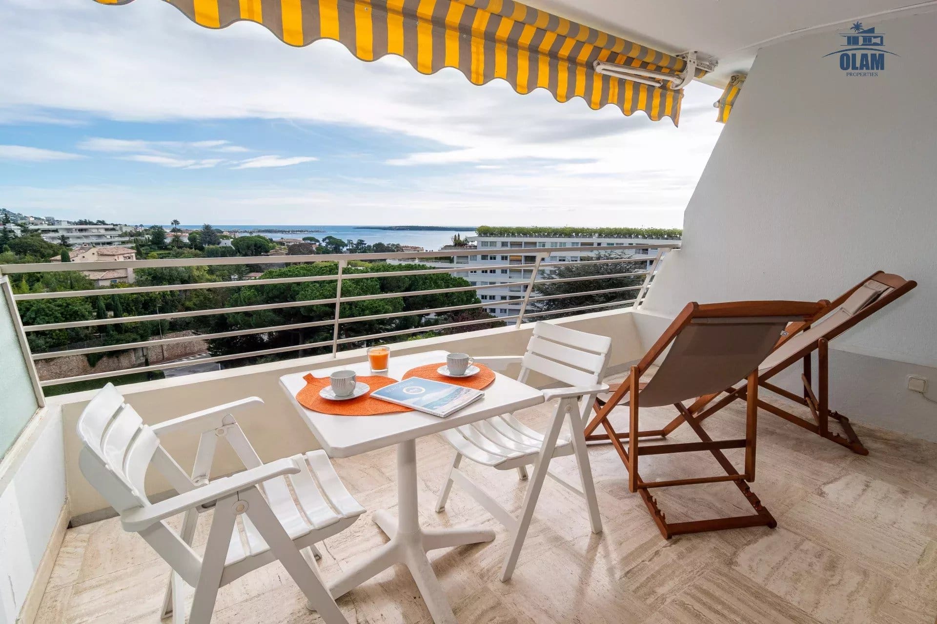 Appartement Cannes Croix des Gardes : splendide 2 pièces, résidence avec piscine, tennis, parc arboré