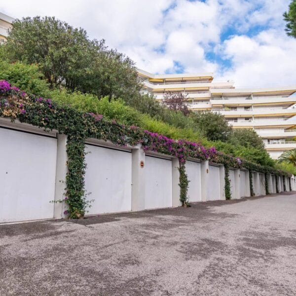 Apartment Cannes Croix des Gardes : splendid 1-bedroom apartment, residence with swimming pool, tennis court, wooded park
