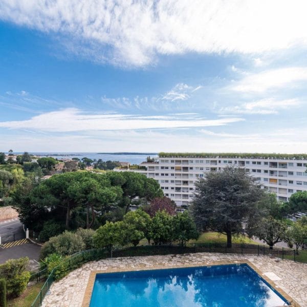 Appartement Cannes Croix des Gardes : splendide 2 pièces, résidence avec piscine, tennis, parc arboré