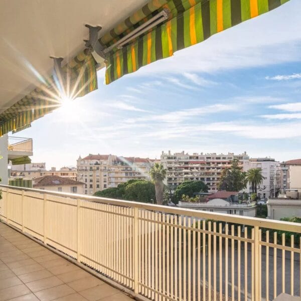 Appartement Cannes Basse Californie : 2 pièces, résidence standing, au calme