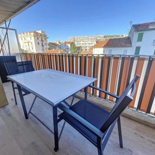 Studio Cannes Croisette: large studio with balcony, high floor