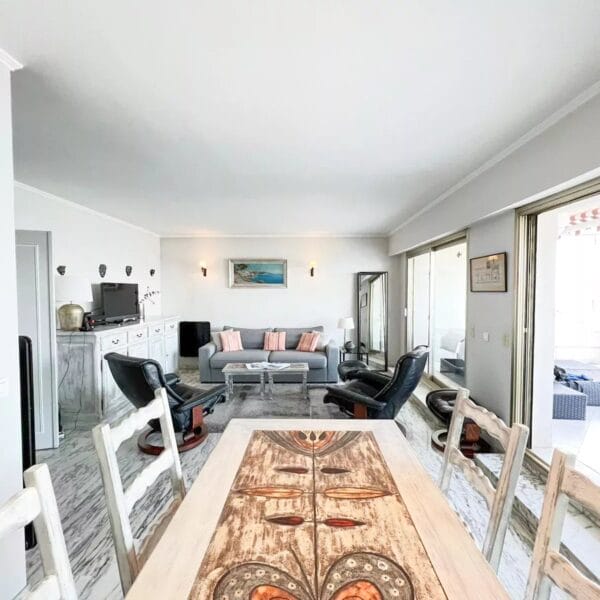 Cannes : Rooftop appartement 2 pièces avec vue sur mer