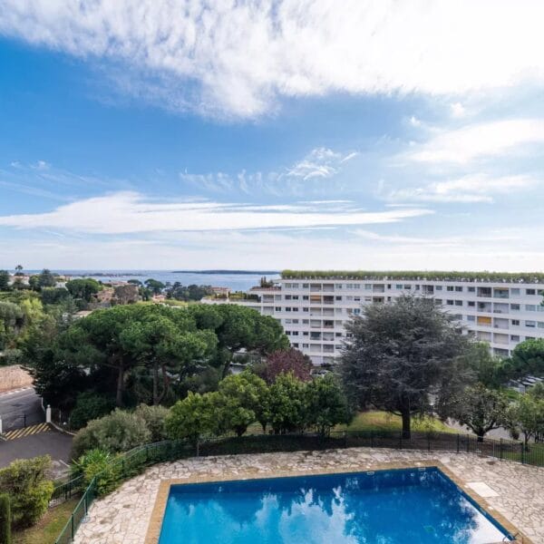 Apartment Cannes Croix des Gardes : splendid 1-bedroom apartment, residence with swimming pool, tennis court, wooded park