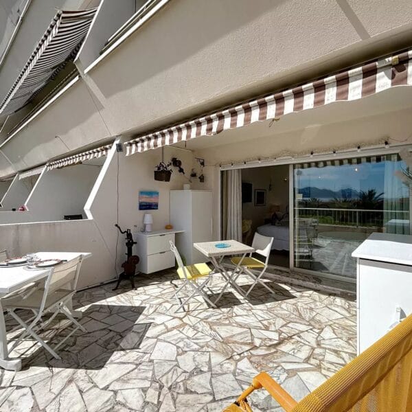 Cannes: near Vieuxld port : Studio with sea view