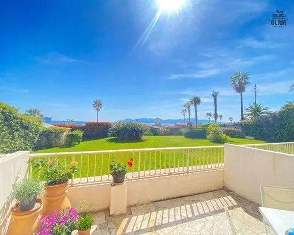 Cannes proche vieux port – studio avec vue mer