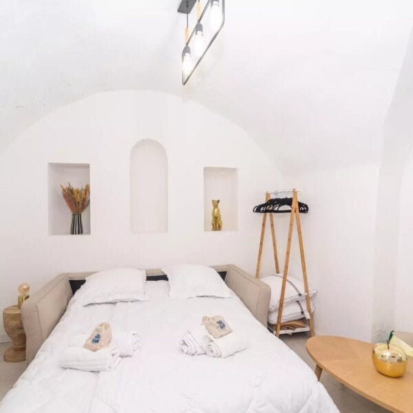 Village house Cannes Suquet : 3 bedrooms, 3 bathrooms, renovated, with independent studio