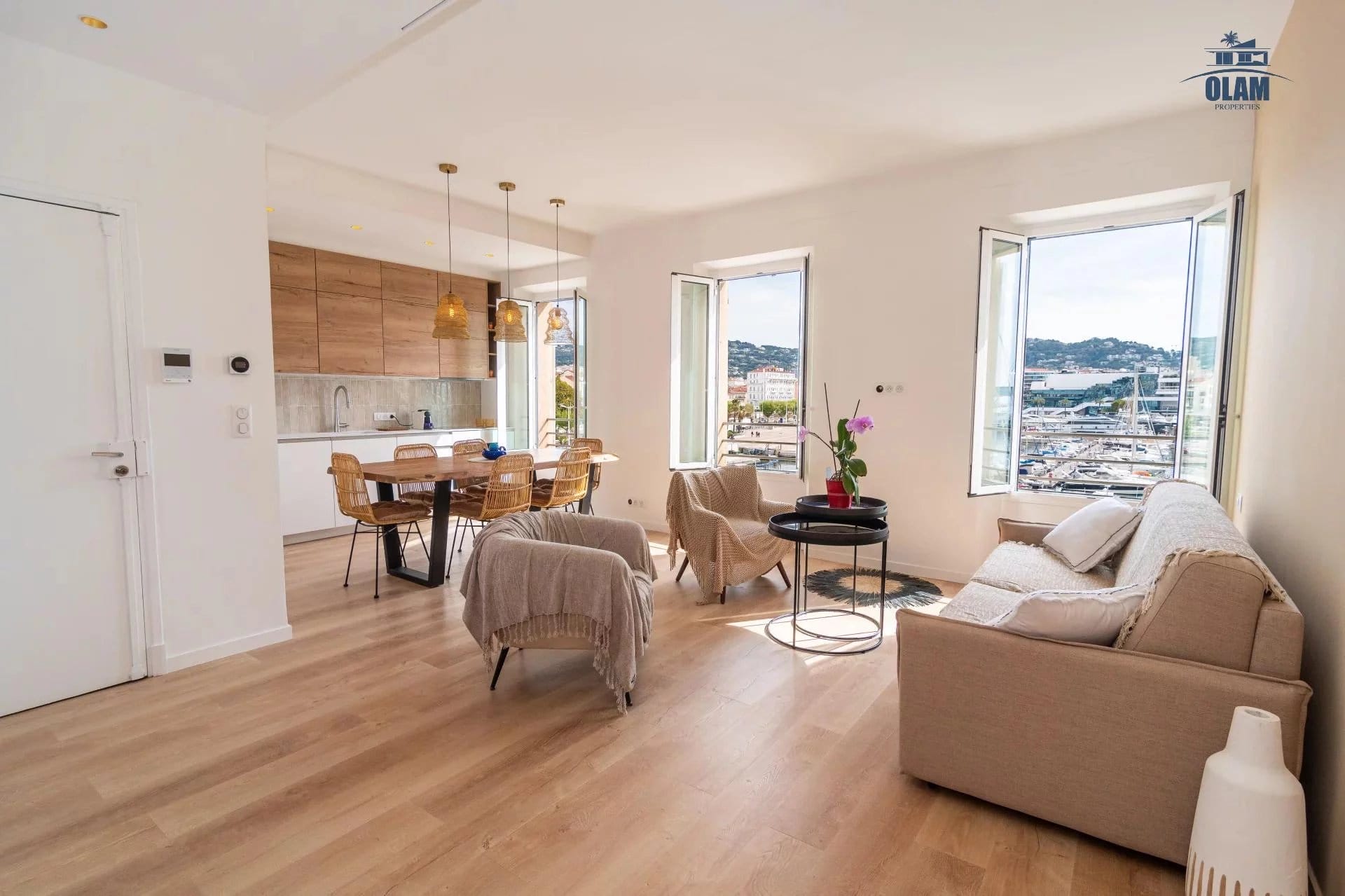 Apartment Cannes Suquet: splendid 2-bedrooms apartment, high floor, panoramic sea view