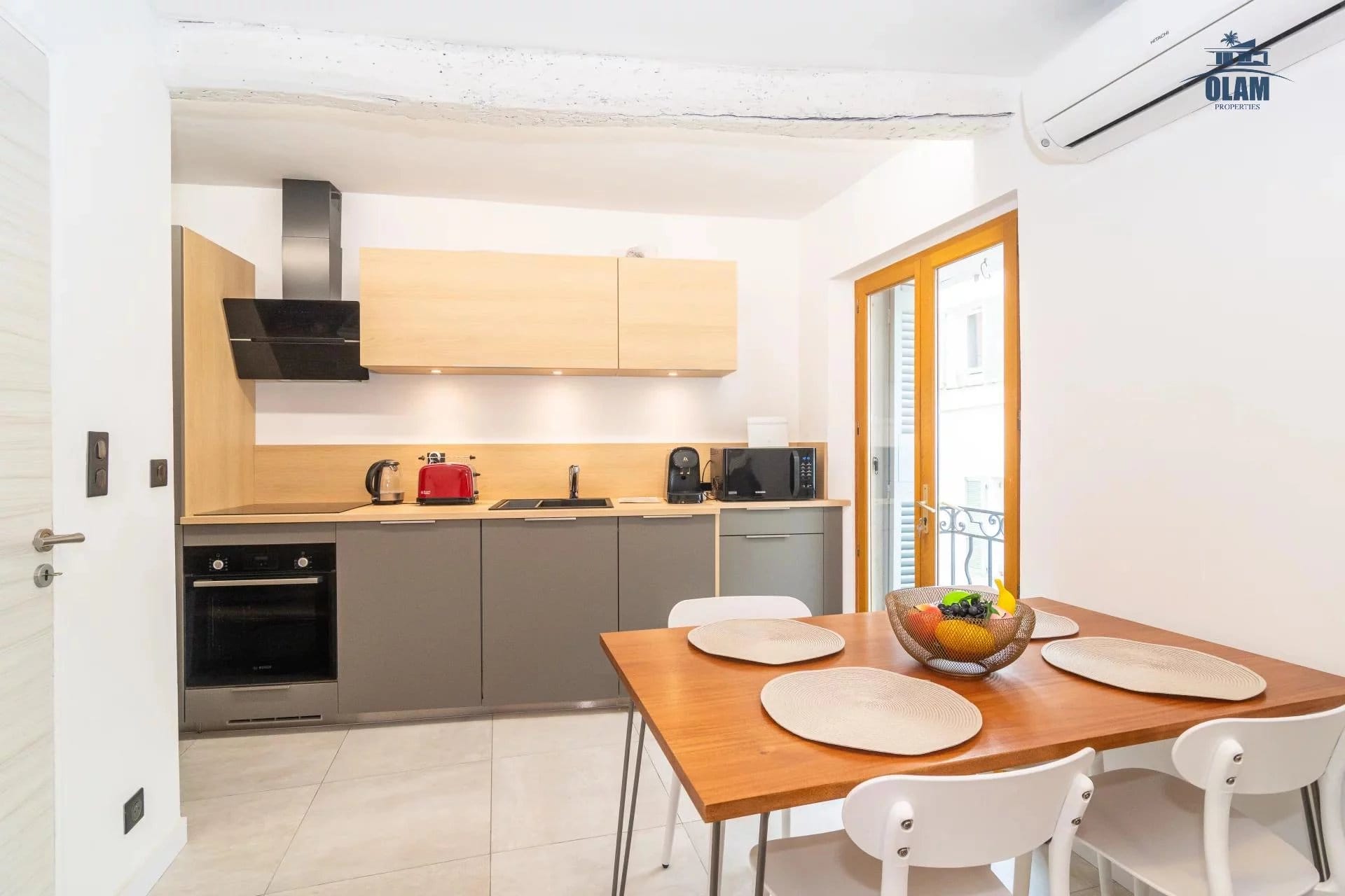 Village house Cannes Suquet : 3 bedrooms, 3 bathrooms, renovated, with independent studio