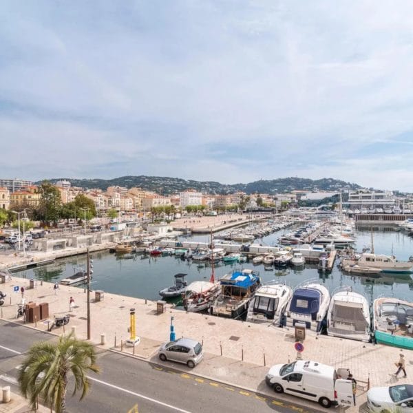 Appartement Cannes Suquet : splendide 3 pièce, étage élevé, vue mer panoramique