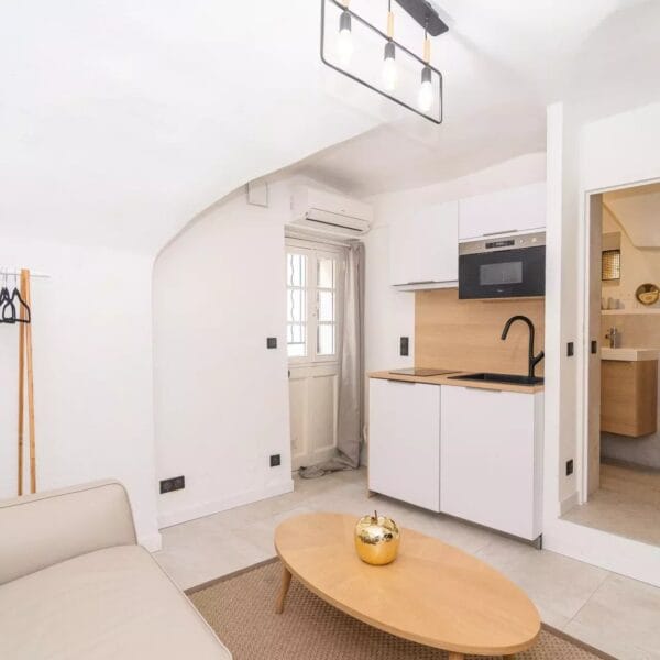 Village house Cannes Suquet : 3 bedrooms, 3 bathrooms, renovated, with independent studio