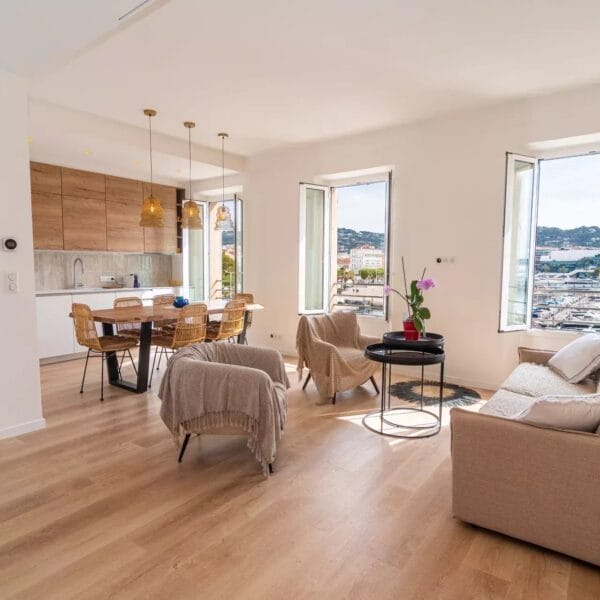Appartement Cannes Suquet : splendide 3 pièce, étage élevé, vue mer panoramique
