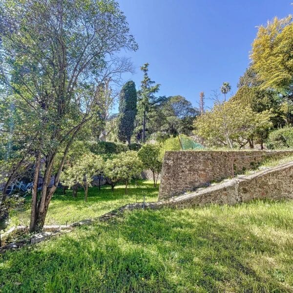 Studio Cannes Croix des Gardes : rénové avec jardin