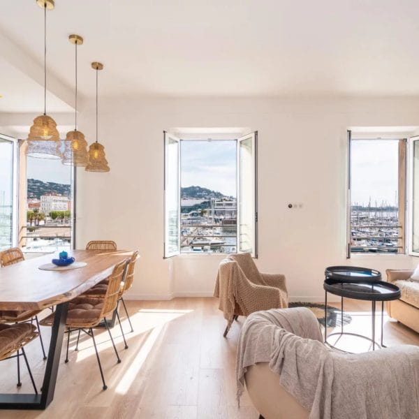 Appartement Cannes Suquet : splendide 3 pièce, étage élevé, vue mer panoramique