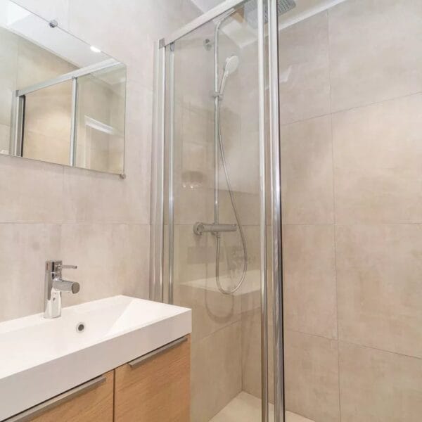 Village house Cannes Suquet : 3 bedrooms, 3 bathrooms, renovated, with independent studio