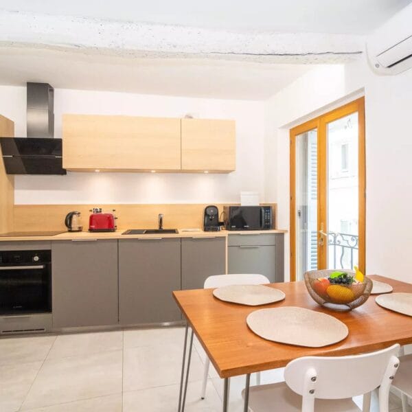 Village house Cannes Suquet : 3 bedrooms, 3 bathrooms, renovated, with independent studio