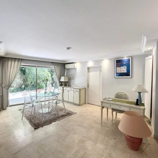 Apartment Cannes Basse Californie: large garden level, residence with swimming pool, parking