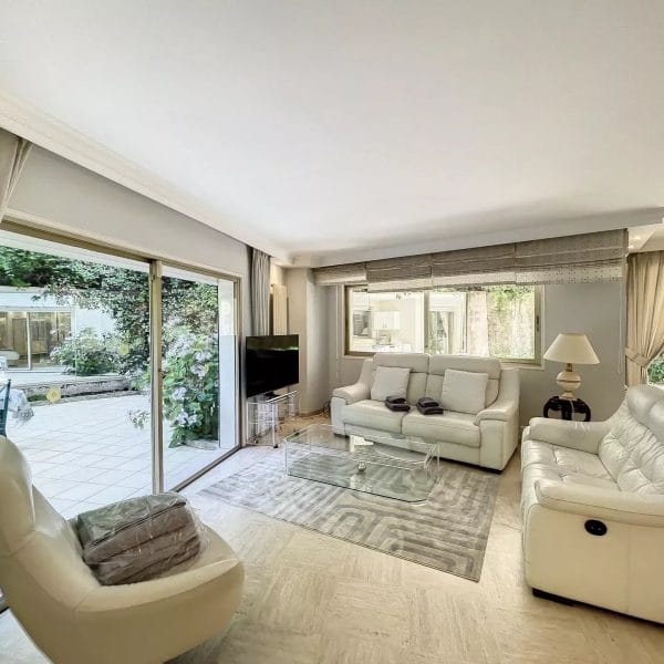 Appartement Cannes Basse Californie : vaste rez-de-jardin, résidence avec piscine, parking