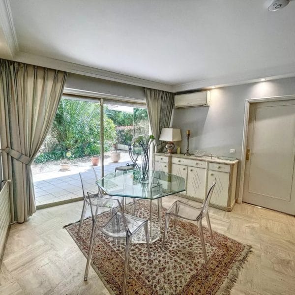 Appartement Cannes Basse Californie : vaste rez-de-jardin, résidence avec piscine, parking