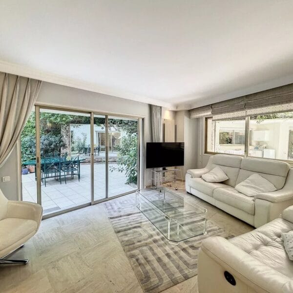 Appartement Cannes Basse Californie : vaste rez-de-jardin, résidence avec piscine, parking