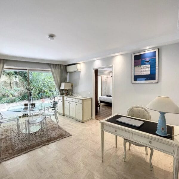 Appartement Cannes Basse Californie : vaste rez-de-jardin, résidence avec piscine, parking
